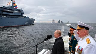 Wladimir Putin nahm am "Tag der Marine" eine Flottenparade in Sankt Petersburg ab