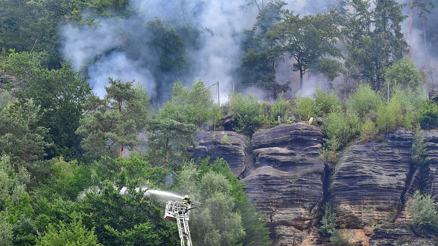 Incêndio na fronteira entre a Chéquia e a Alemanha 