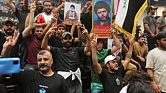 أنصار رجل الديني العراقي مقتدى الصدر في البرلمان ببغداد.