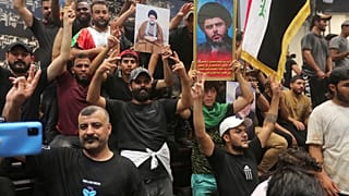أنصار رجل الديني العراقي مقتدى الصدر في البرلمان ببغداد.