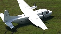 Yetkililer, çift motorlu bir CASA CN-212 Aviocar'ın Raleigh-Durham Uluslararası Havalimanı'nda çimlere acil iniş yaptığını açıkladı