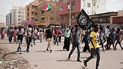 Demonstrierende Menschen in der sudanesischen Hauptstadt Khartum