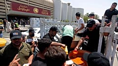 Vor dem besetzen Parlament in Bagdad