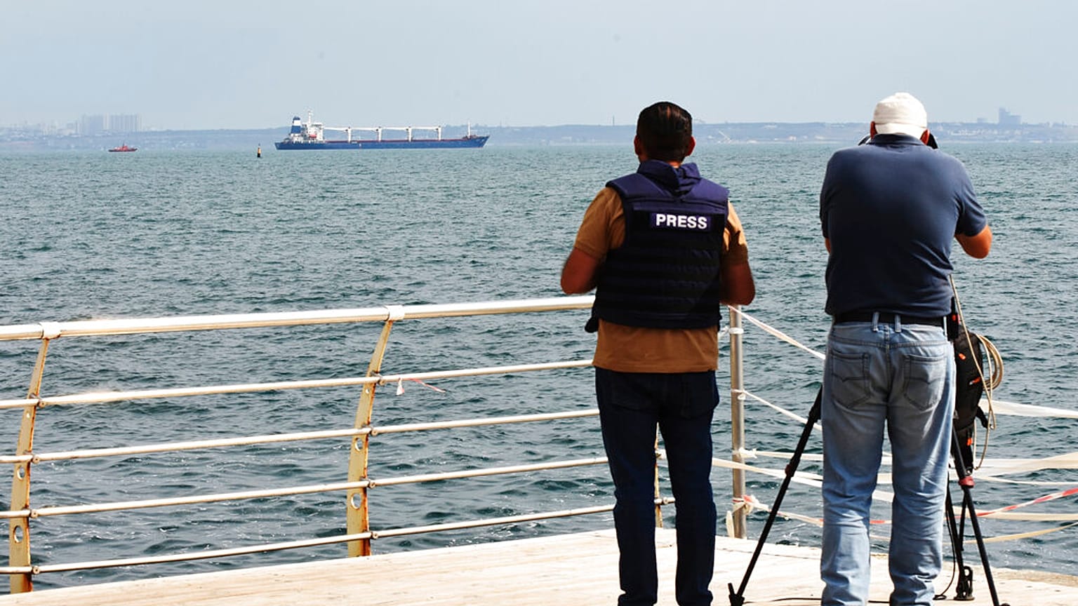 Die Razoni läuft aus dem Hafen von Odessa aus