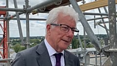 Der Schriftsteller Ken Follet in Dol-de-Bretagne