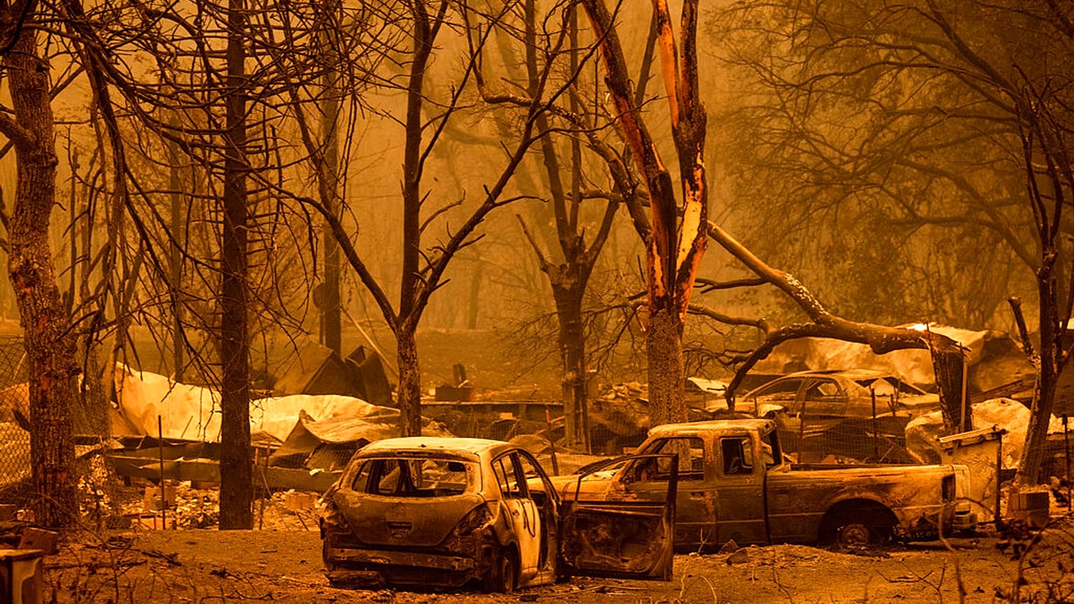 Les véhicules détruits dans la forêt de Klamath en Californie