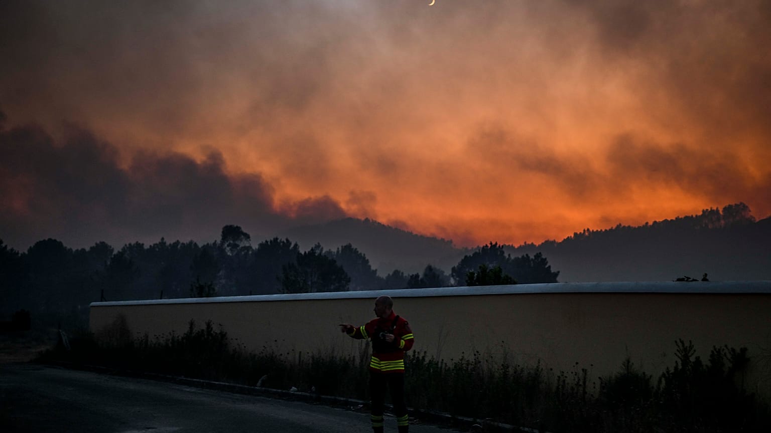 L'incendio di Mafra (Portogallo)