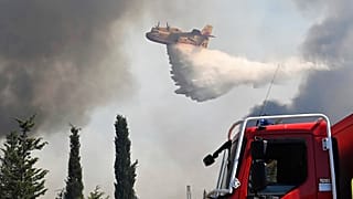 Löscharbeiten bei Aubais in Frankreich