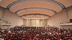 متظاهرون داخل البرلمان العراقي