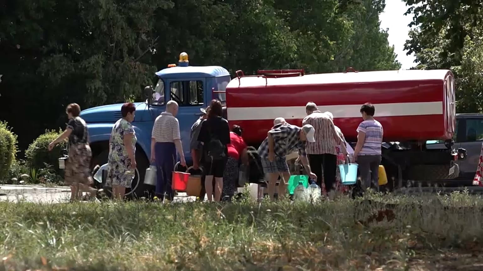Dass es teilweise kein fließend Wasser gibt, ist für viele Menschen im Donbas kein Grund, gegen den russischen Krieg zu sein.