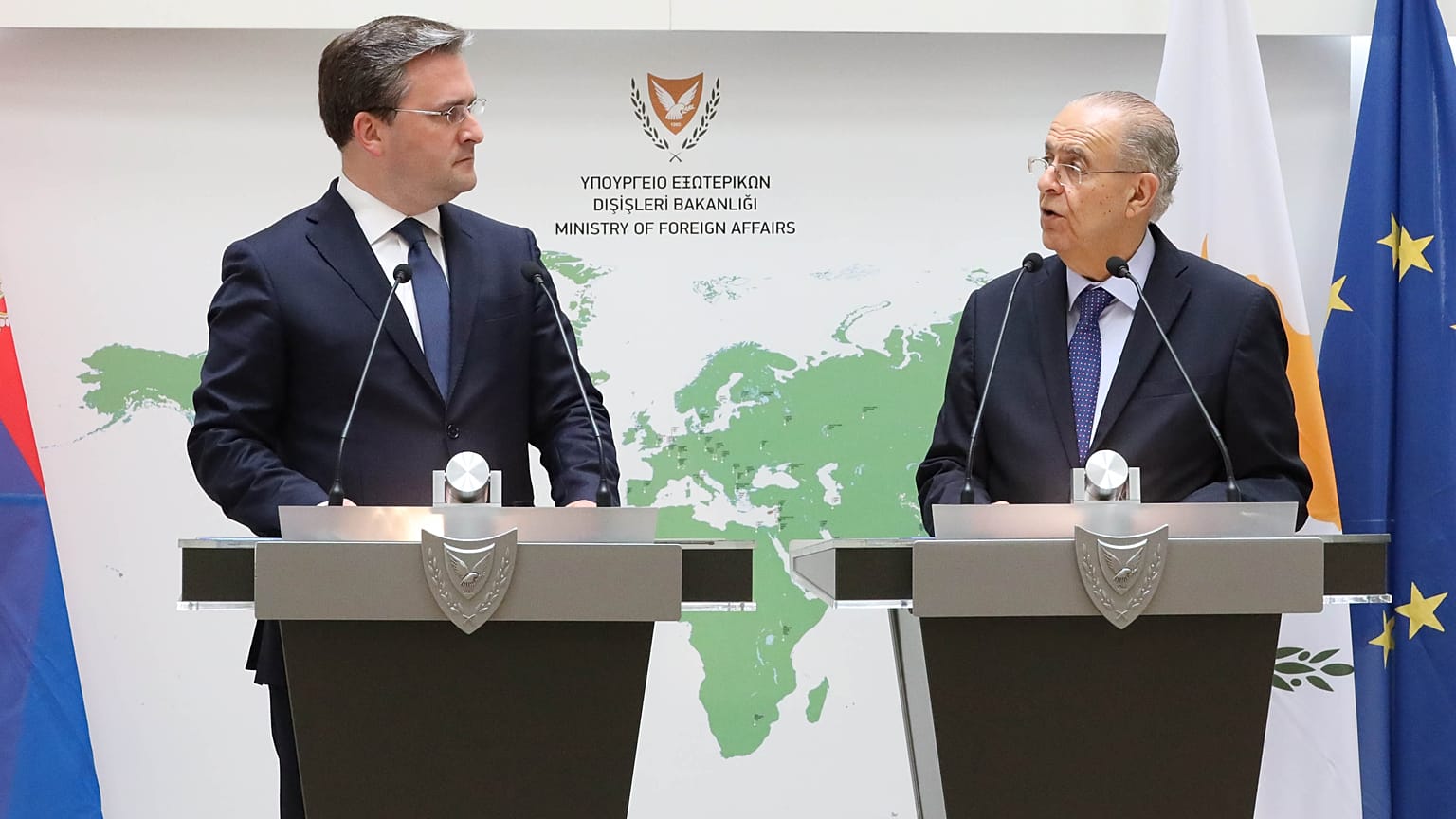 Οι Υπουργοί Εξωτερικών Σερβίας, Νίκολα Σελάκοβιτς και Κύπρου, Ιωάννης Κασουλίδης