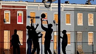 Basketbol oynayan çocuklar