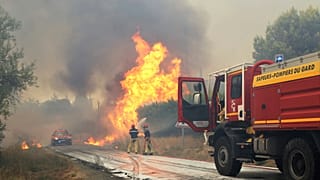 Работа пожарной бригады во французском департаменте Гар, Окситания.