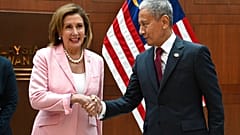 ABD Temsilciler Meclisi Başkanı Nancy Pelosi (solda), Asya turunun ikinci ayağı için Malezya'ya geldi.