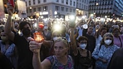 Панихида по  Лизе-Марии Келлермайр, австрийского врача, закрывшей практику и покончившей с собой после угроз смертью от противников вакцинации.  Вена (Австрия), 1 августа 2022
