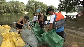 Competição de recolha de lixo na Hungria.