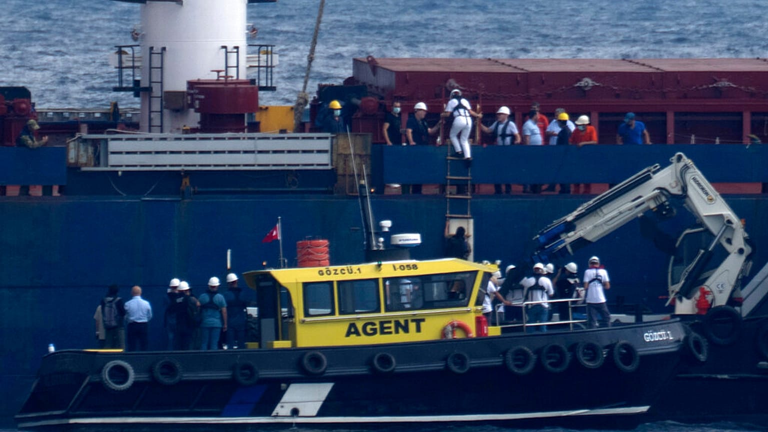 Inspektion der RAZONI mit Getreide aus der Ukraine in Istanbul