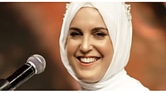 المغنية الإنجليزية سلوى لورين 
