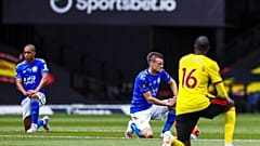 A Leicester City és a Watford játékosai térdelnek meccsük előtt 2020 júniusában 