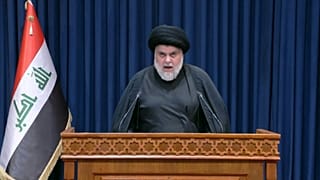 زعيم التيار الصدري العراقي ورجل الدين الشيعي النافذ مقتدى الصدر.