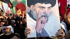 Die Anhänger von Muktada Al-Sadr protestieren seit Samstag in der "Grünen Zone", dem Regierungsviertel in Bagdad.
