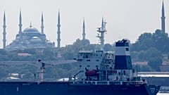 Die Razoni bei der Überquerung des Bosporus am 3. August