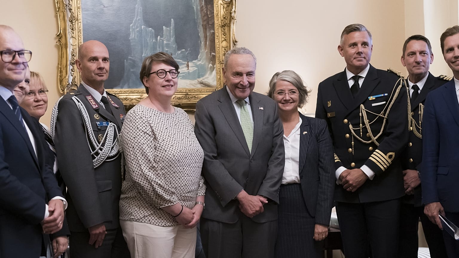Chuck Schumer szenátor vezető finn és svéd diplomatákkal a Capitoliumban