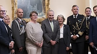Chuck Schumer szenátor vezető finn és svéd diplomatákkal a Capitoliumban