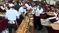 A team of local restaurateurs worked together in Mexico City to break the local record for the longest ‘torta’. 