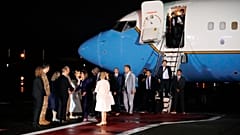 Άφιξη της Προέδρου της Βουλής των Αντιπροσώπων των ΗΠΑ Νάνσι Πελόζι στην Αμερικανική Αεροπορική Βάση Γιοκότα της Ιαπωνίας