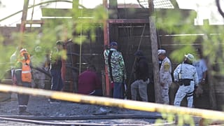 Несмотря на все усилия, пока откачать воду не удаётся