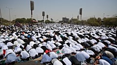 أنصار مقتدى الصدر يقيمون صلاة الجمعة في بغداد