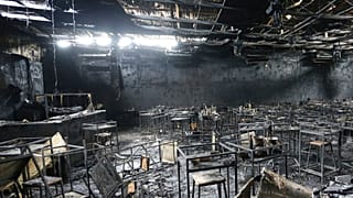L'intérieur du pub Mountain B ravagé par les flammes en Thaïlande, 05/08/2022