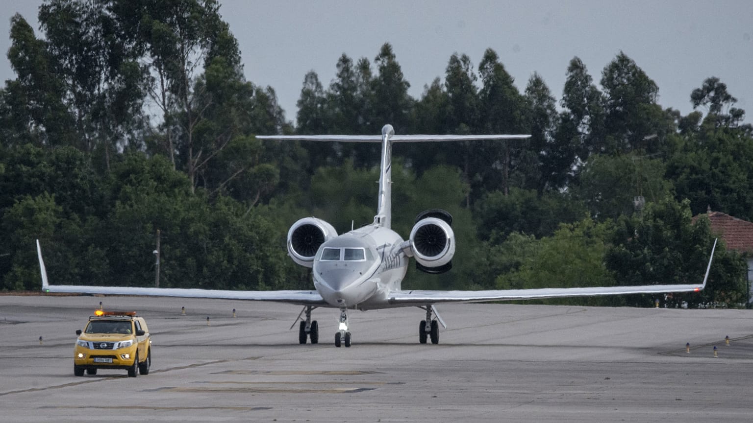 Archives : jet privée avec à son bord l'ancien roi d'Espagne Juan Carlos, en train d'atterrir sur le tarmac de l'aéroport de Vigo, en Espagne, le 19 mai 2022 