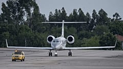 Archives : jet privée avec à son bord l'ancien roi d'Espagne Juan Carlos, en train d'atterrir sur le tarmac de l'aéroport de Vigo, en Espagne, le 19 mai 2022 
