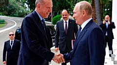 Le président russe Vladimir Poutine et le président turc Recep Tayyip Erdogan à Sotchi, en Russie, vendredi 5 août 2022. 