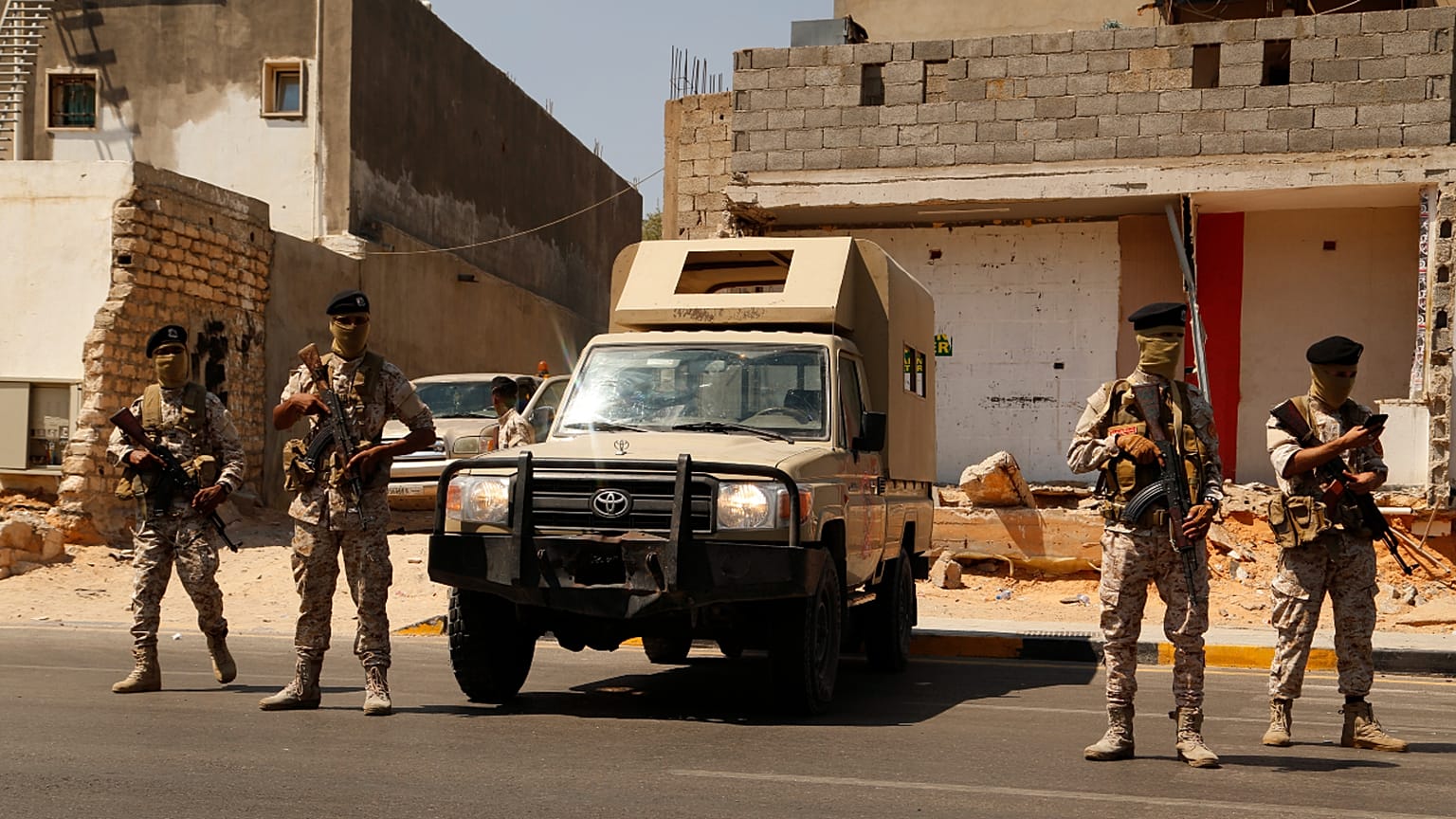 صورة أرشيفية لعناصر أمن في طرابلس