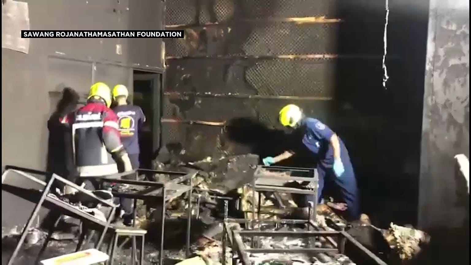 خلف الحادث نحو أربعين جريحاً بينهم أكثر من عشرة أصيبوا بحروق بليغة.