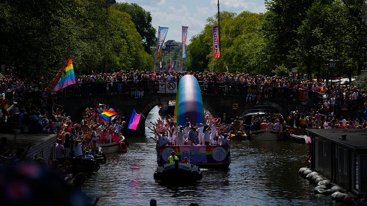Canal Parade Amszterdamban