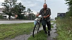 Cyclists in Toretsk