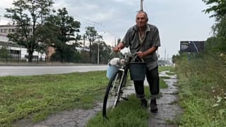 Cyclists in Toretsk