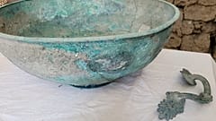 Entdeckt wurden unter anderem Gefäße aus Keramik und Glas.