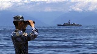 ΜΕΛΟΣ ΤΩΝ ΚΙΝΕΖΙΚΩΝ ΕΝΟΠΛΩΝ ΔΥΝΑΜΕΩΝ ΠΑΡΑΚΟΛΟΥΘΕΙ ΦΡΕΓΑΤΑ ΤΗΣ ΤΑΪΒΑΝ