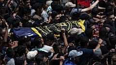 Mourners carry the body of Islamic Jihad commander Khaled Mansour during a funeral for him and others killed in Israeli airstrikes on Gaza, August 7, 2022.