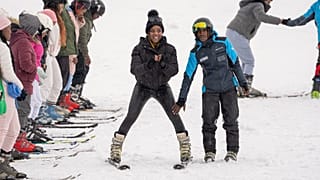 Viel Spaß hat diese Anfängerin bei ihrem ersten Skikurs in Afriski in Lesotho