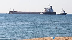 Die "Glory" verlässt den Hafen in Odessa.
