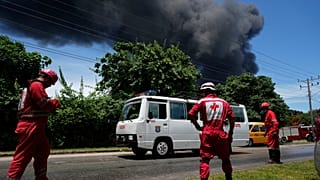 Küba'da limandaki ham petrol depolama tesislerindeki patlamalarda 121 kişi yaralandı