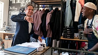Antony Blinken amerikai külügyminiszter egy johannesburgi divattervező üzletében 2022. augusztus 7-én