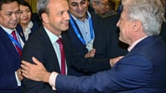 Der alte ist der neue Präsident