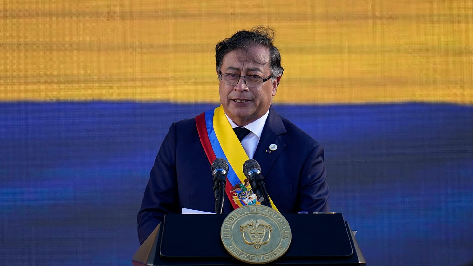 Gustavo Petro vasárnapi beiktatásán mond beszédet